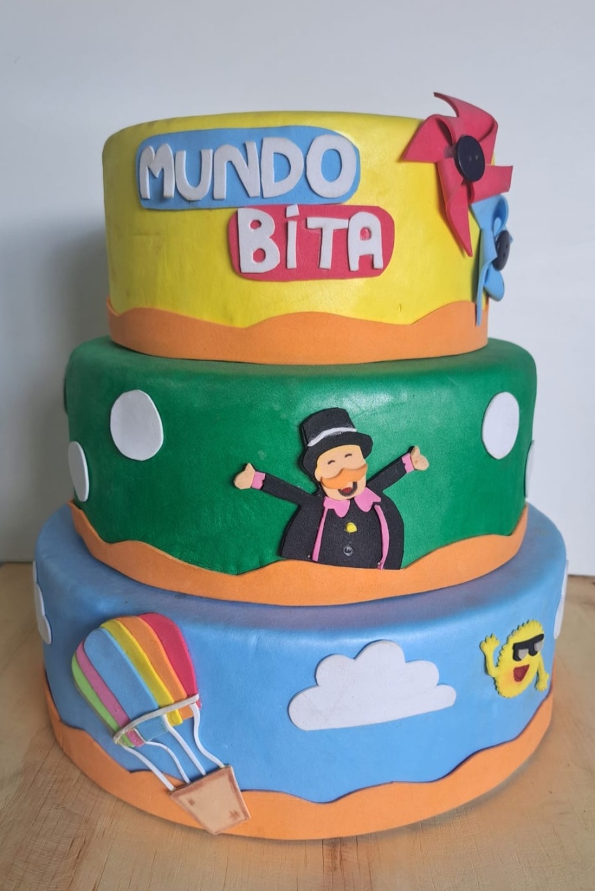 Bolo Fake Mundo Bita - Déh Decorações 