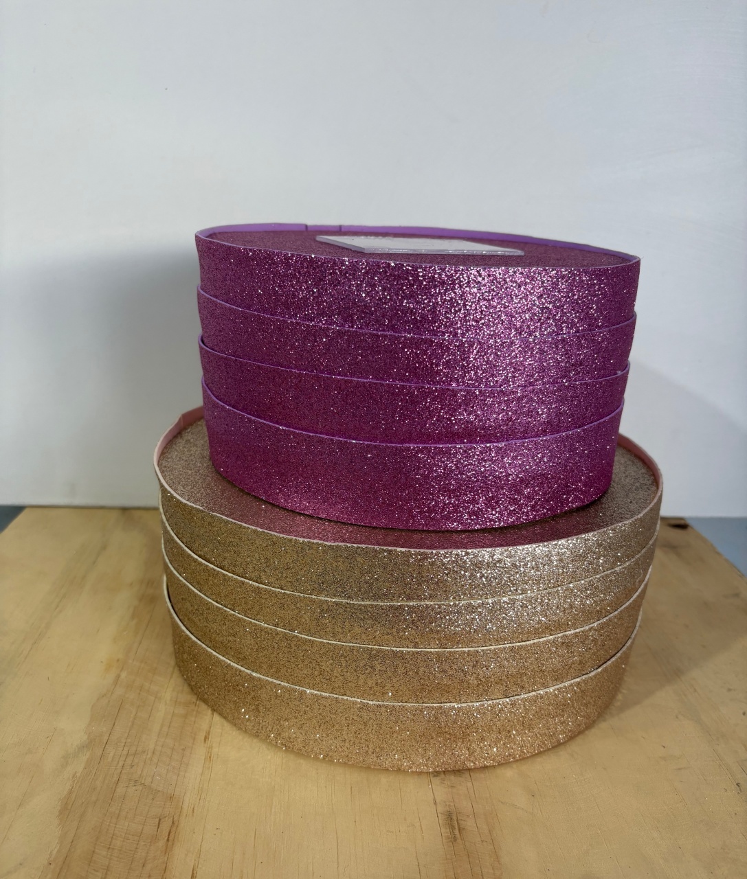Bolo Fake Lilás E Dourado - Déh Decorações 