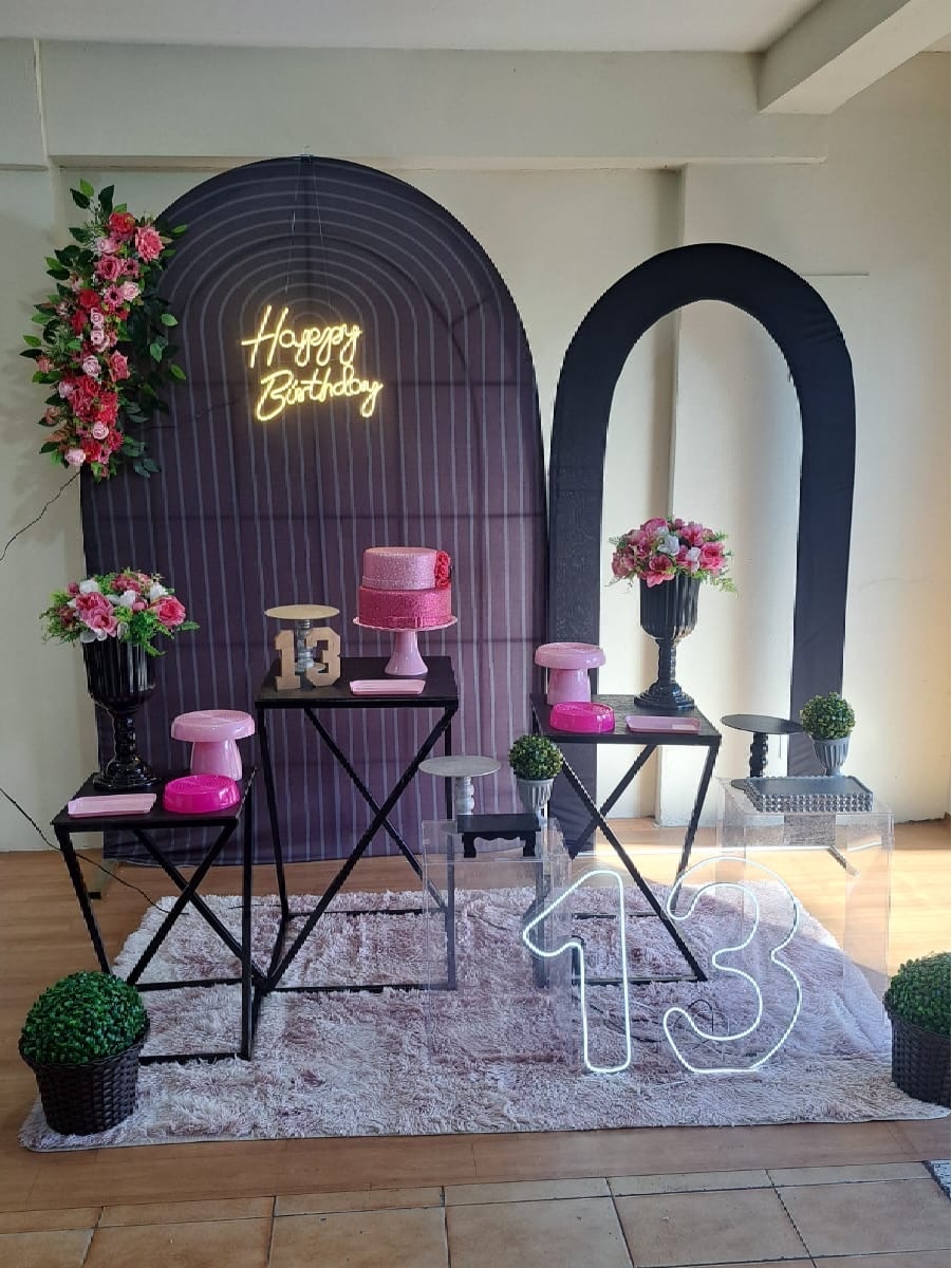 Kit 15 Anos Preto E Pink (Kit 5) - Déh Decorações 