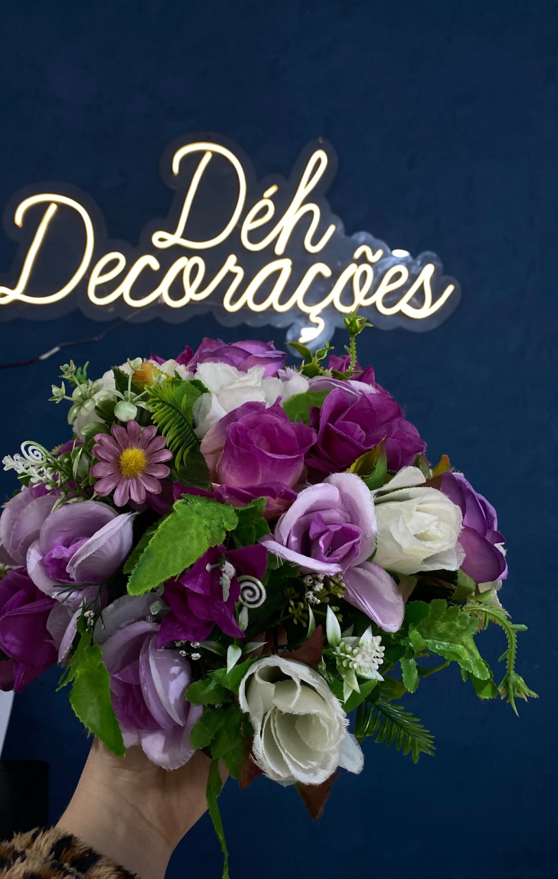 Arranjo de Flor Roxo  - Déh Decorações 