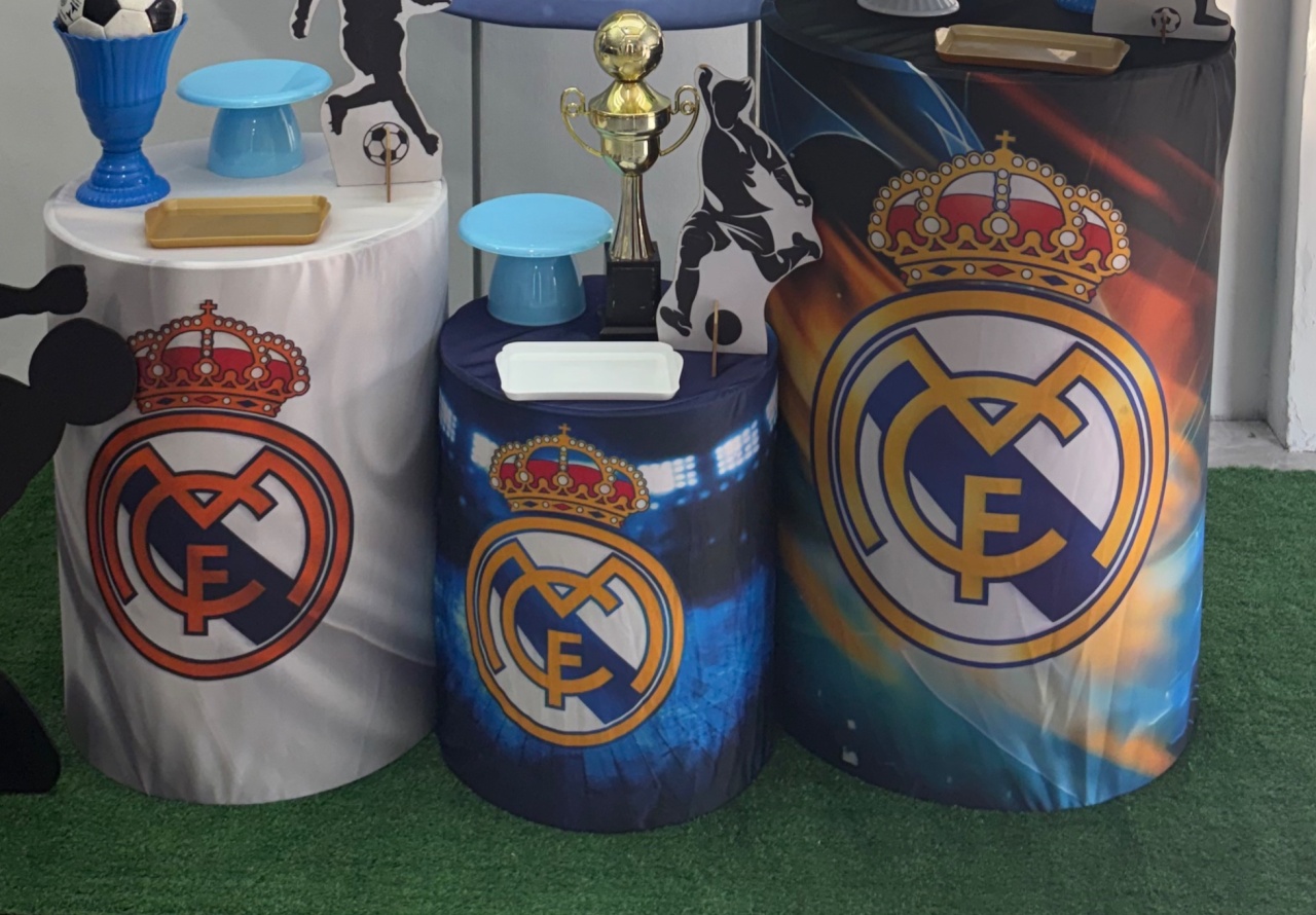 Trio de Capa Cilindro Real Madrid - Déh Decorações 