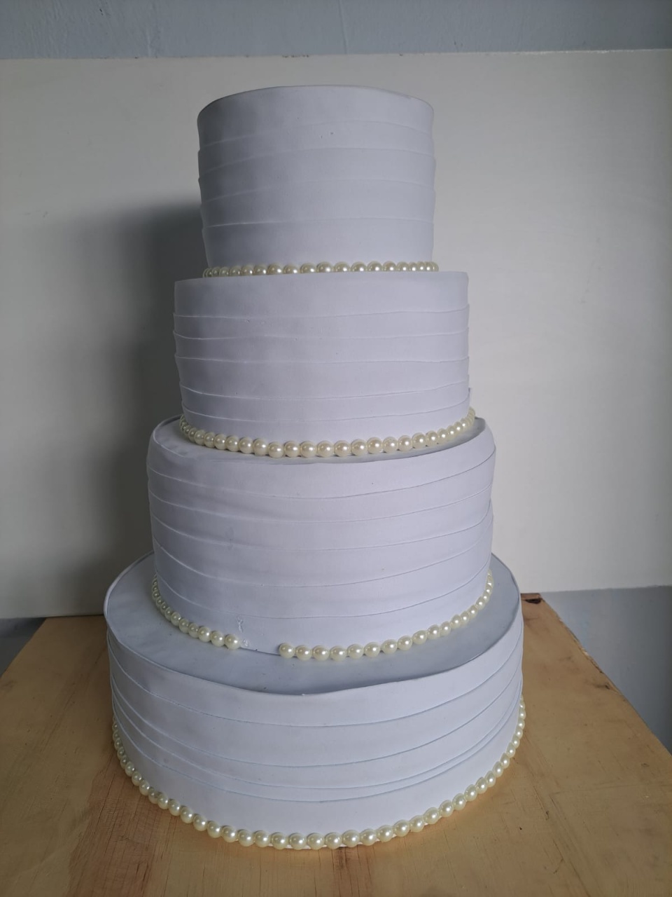 Bolo Fake Casamento Branco  - Déh Decorações 
