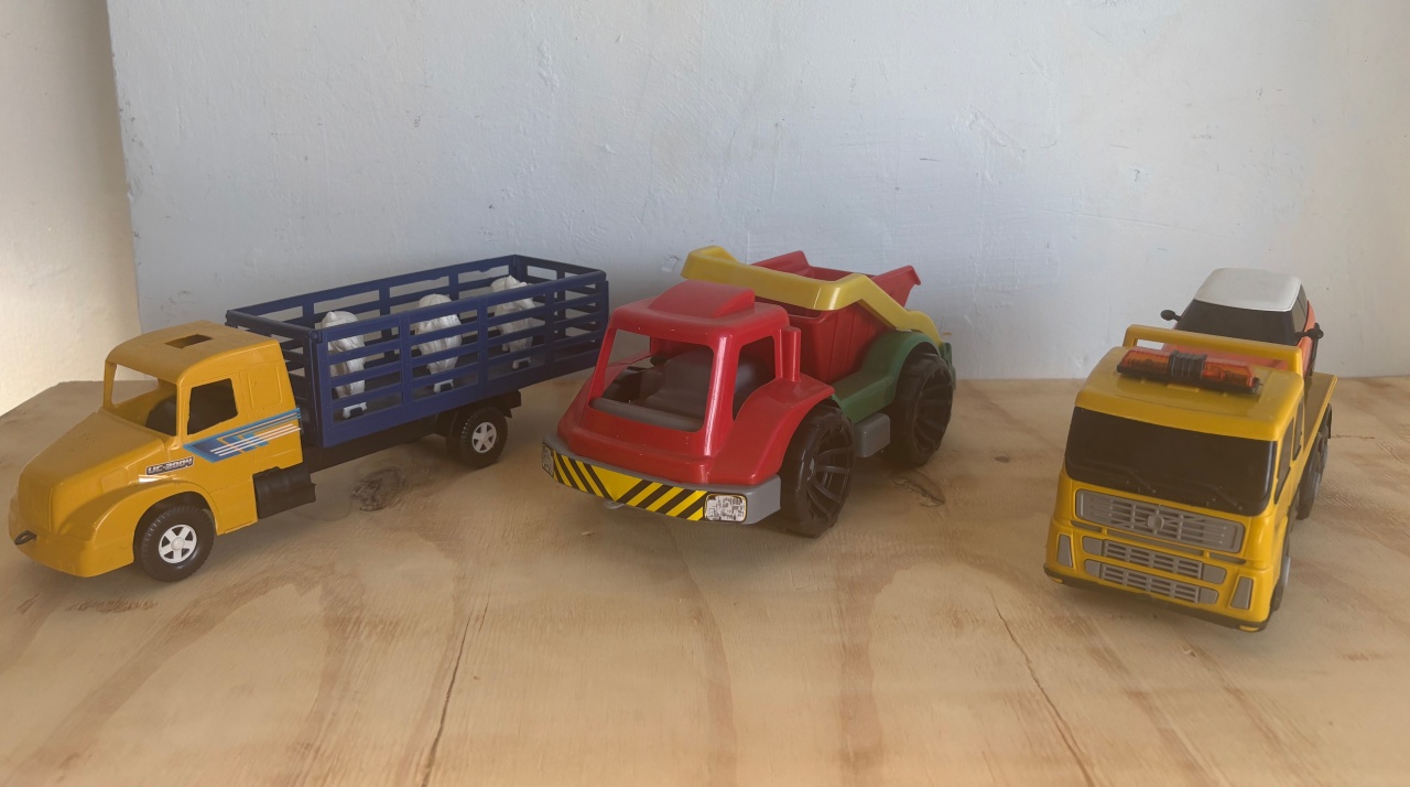 Brinquedo Caminhões - Déh Decorações 