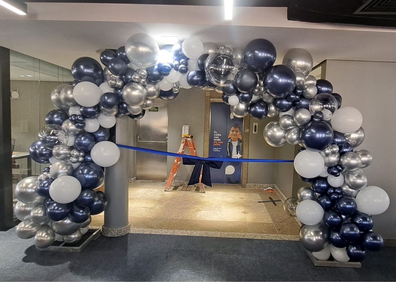 O Arco de Balão Entrada Desconstruído  - Déh Decorações 