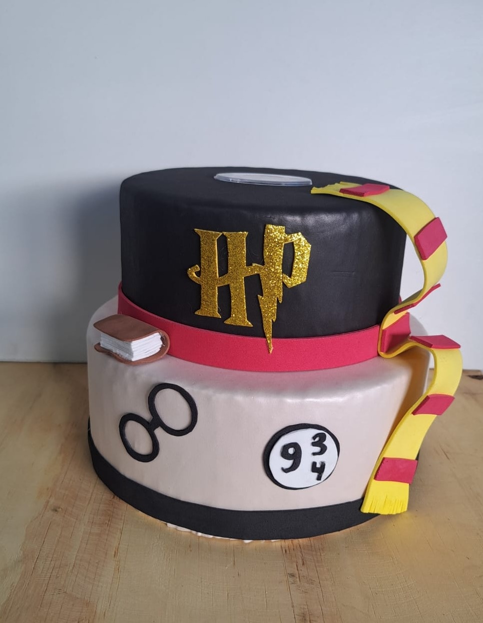 Bolo Fake Harry Potter  - Déh Decorações 