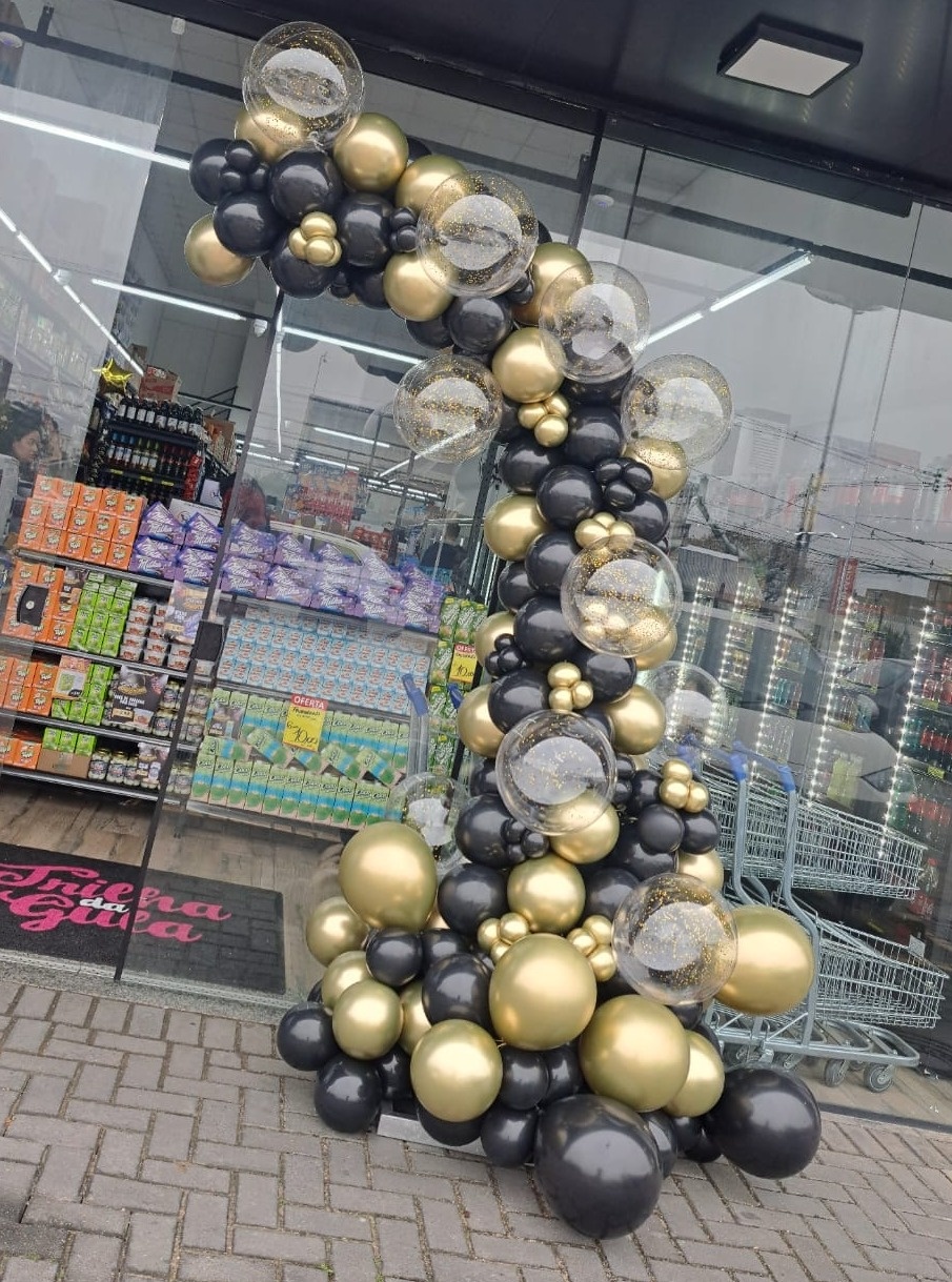 O  Arco de Balão Desconstruído  - Déh Decorações 