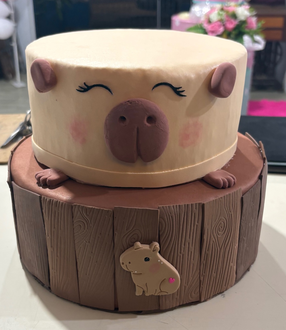 Bolo Fake Capivara - Déh Decorações 