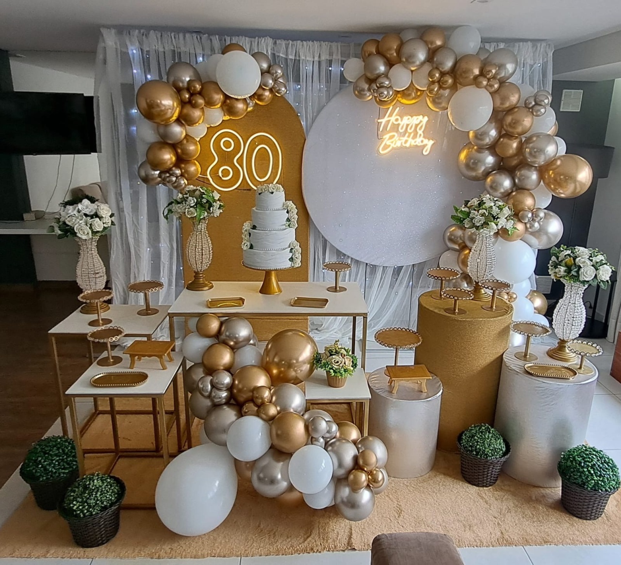 Kit 80 Anos Dourado E Branco - Déh Decorações 