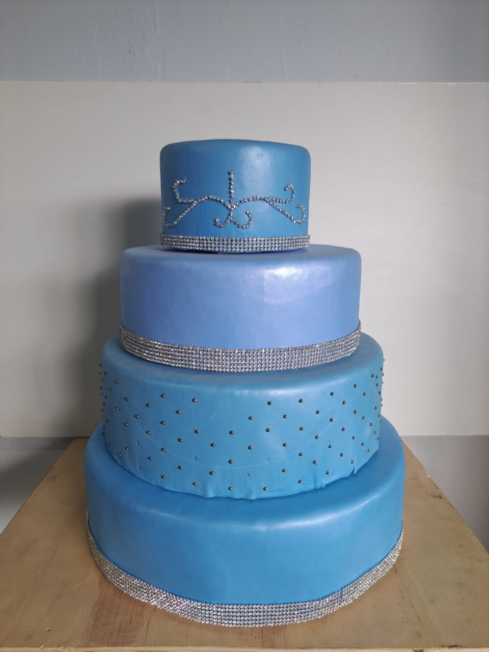 Bolo Fake Azul - Déh Decorações 