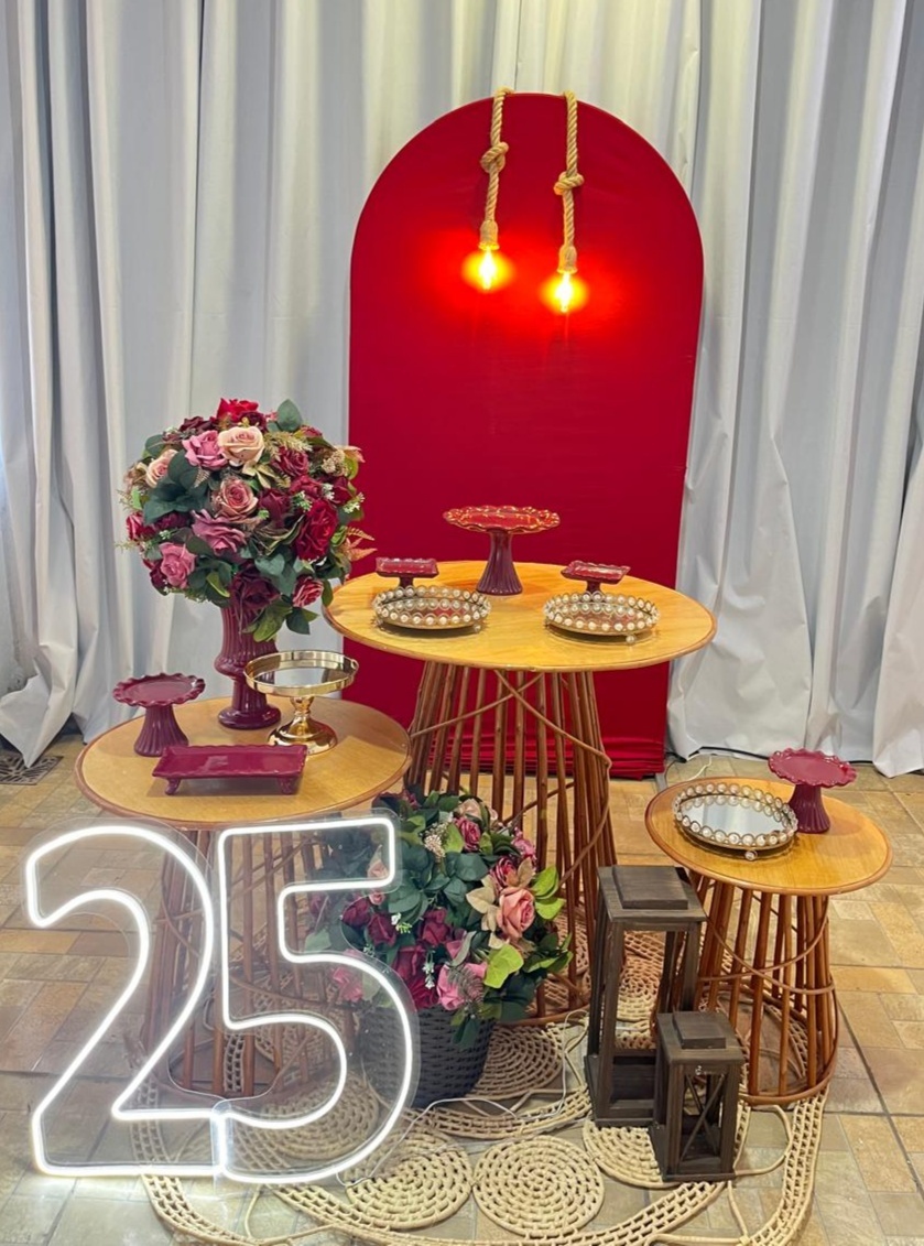 Alugue Decoração Tema Adulto Mesa Vime Marsala ( Modelo 2) - BGI FESTAS