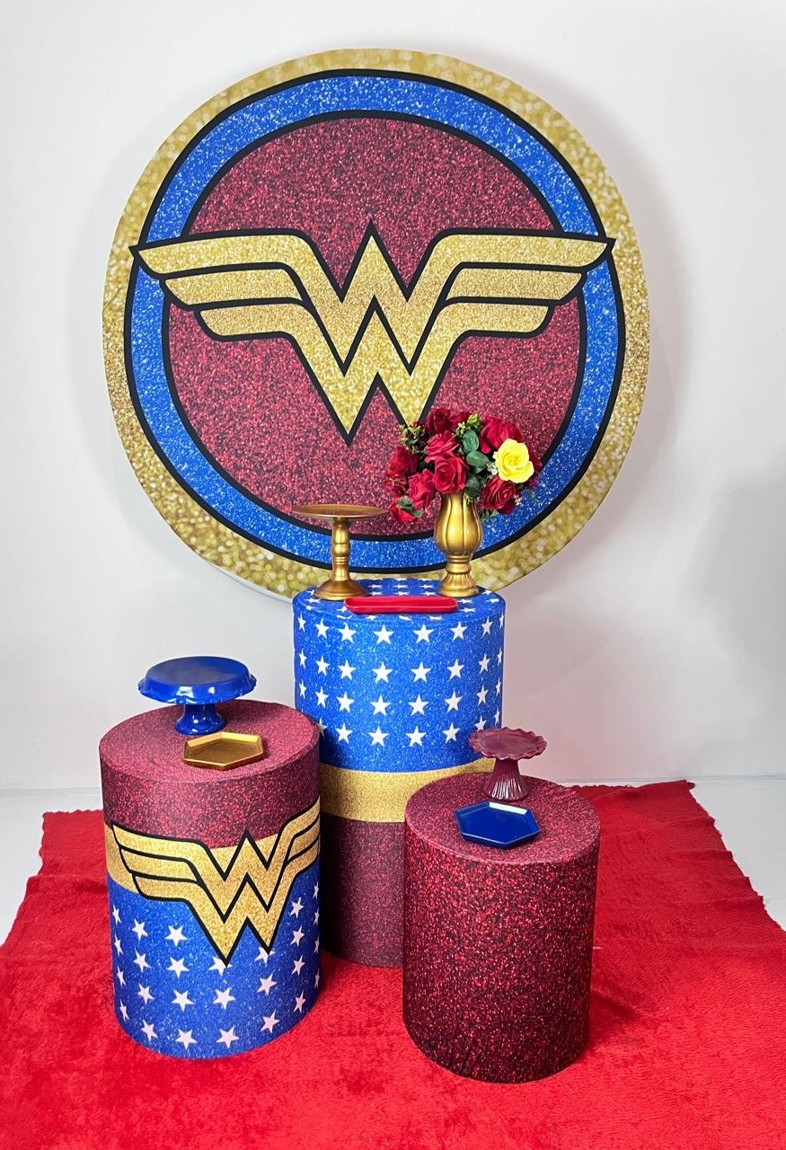 Alugue Decoração Tema Mulher Maravilha Gliter   (Modelo 1 )          - BGI FESTAS