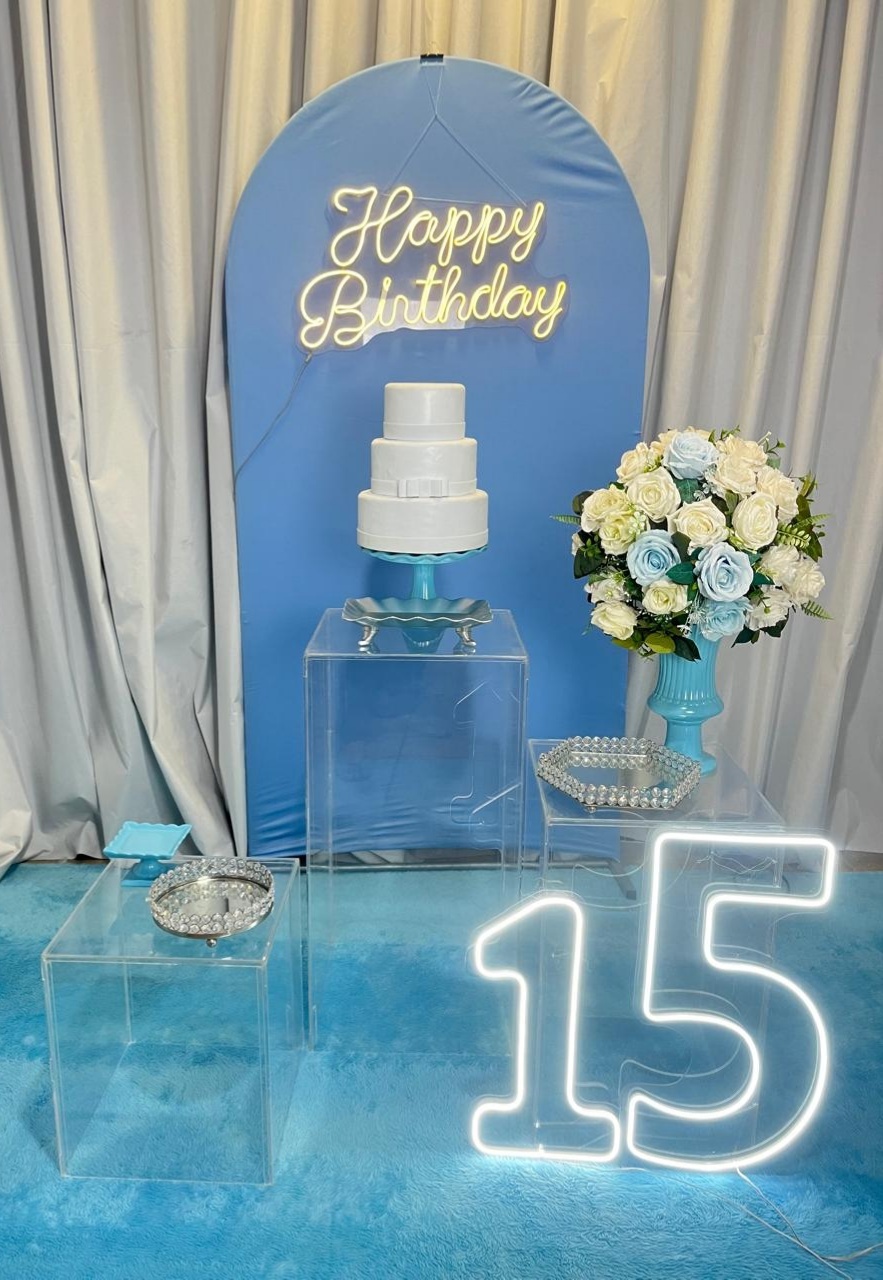 Alugue Decoração Tema 15 Anos Azul Claro ( Modelo 1) - BGI FESTAS