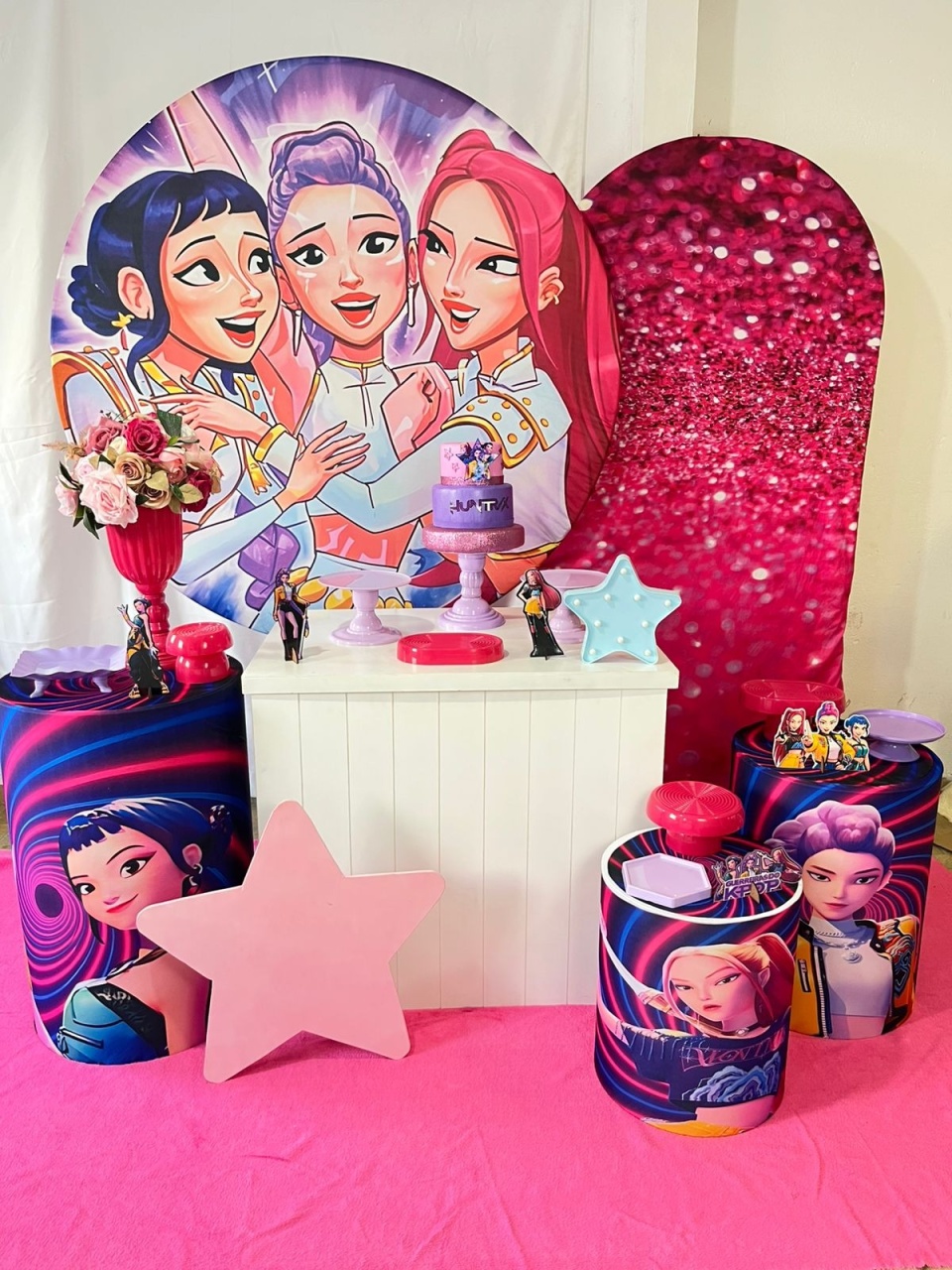 Alugue Decoração Tema Guerreias Do Kpop ( Modelo 3 )    - BGI FESTAS