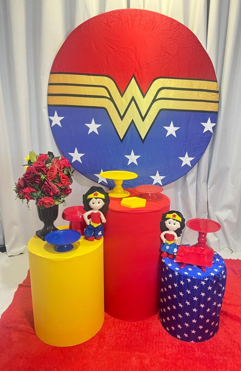 Alugue Decoração Tema Mulher Maravilha ( Modelo 1) - BGI FESTAS