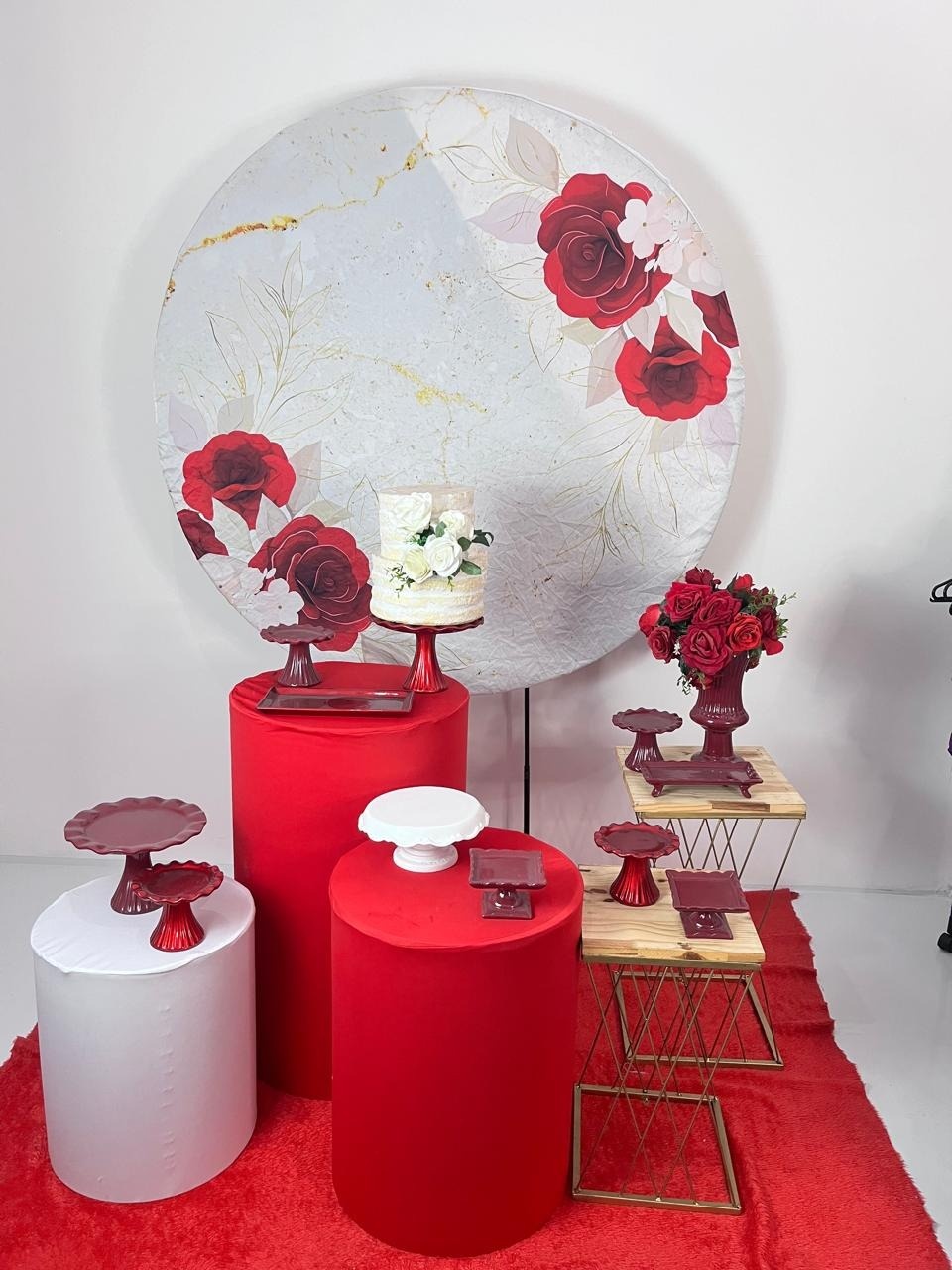 Alugue Decoração Tema Flores Vermelhas    (Modelo 2)               - BGI FESTAS