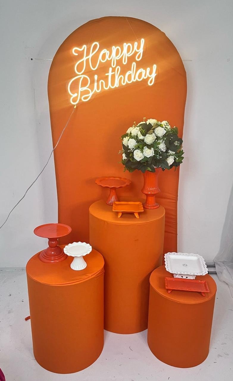 Alugue Decoração Tema Laranja Happy Birthday  (Modelo 1)           - BGI FESTAS