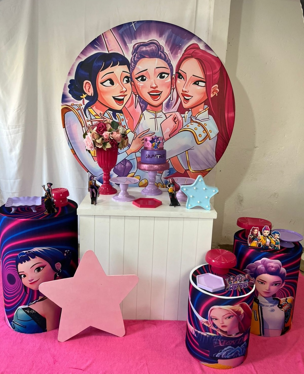 Alugue Decoração Tema Guerreias Do Kpop ( Modelo 2 )   - BGI FESTAS