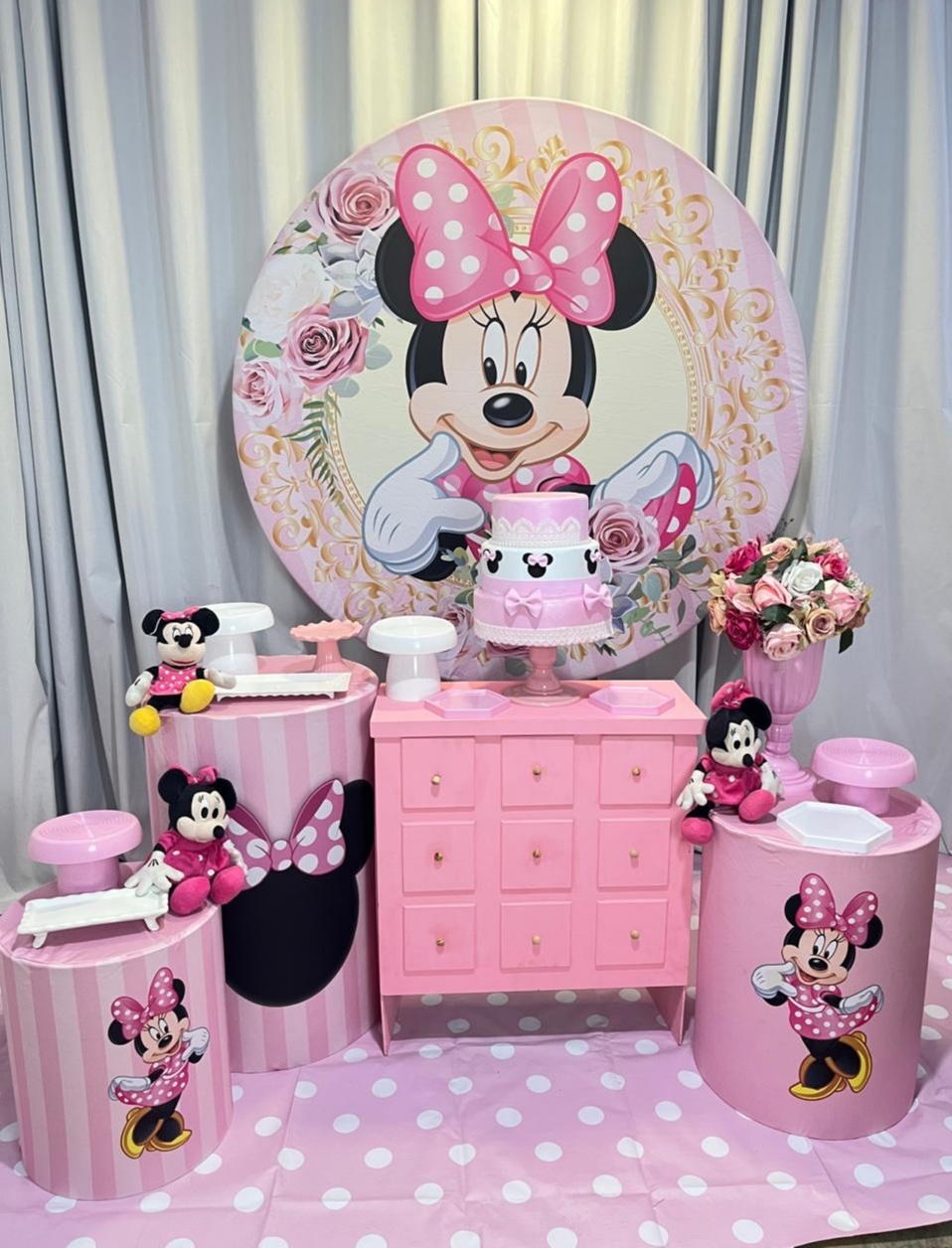 Alugue Decoração Tema Minnie Rosa ( Modelo 2) - BGI FESTAS