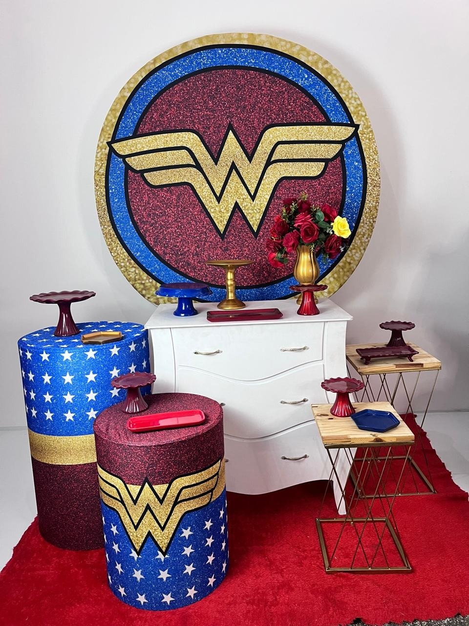 Alugue Decoração Tema Mulher Maravilha Gliter   (Modelo 3 )           - BGI FESTAS