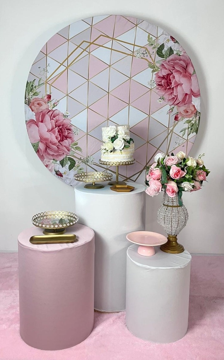 Alugue Decoração Tema Rosa Com Flores  (Modelo 1)   - BGI FESTAS