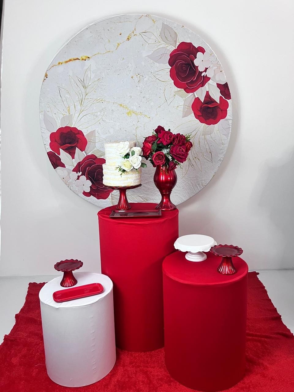 Alugue Decoração Tema Flores Vermelhas    (Modelo 1)              - BGI FESTAS