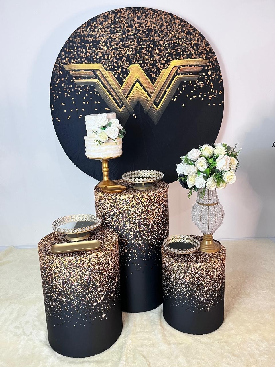 Alugue Decoração Tema Mulher Maravilha Preto (Modelo 1 )        - BGI FESTAS