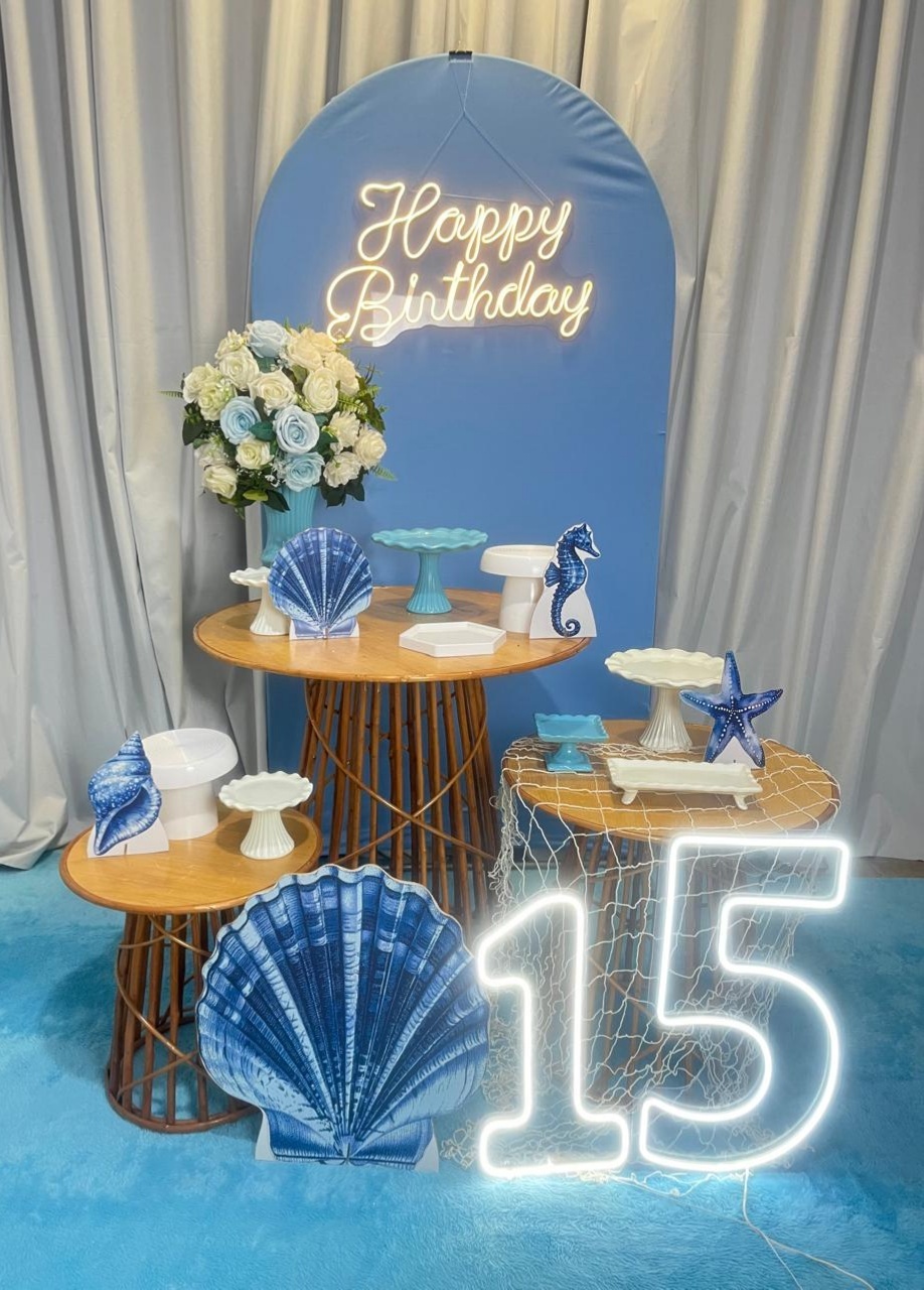 Alugue Decoração Tema 15 Anos Azul Claro Praia ( Modelo 1) - BGI FESTAS