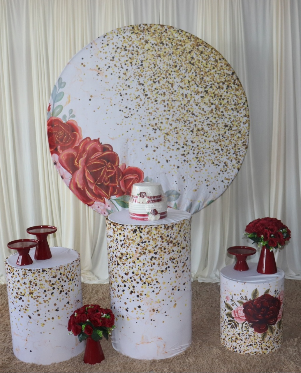 Tema Rosas Vermelha Com Dourado  - belas festa 