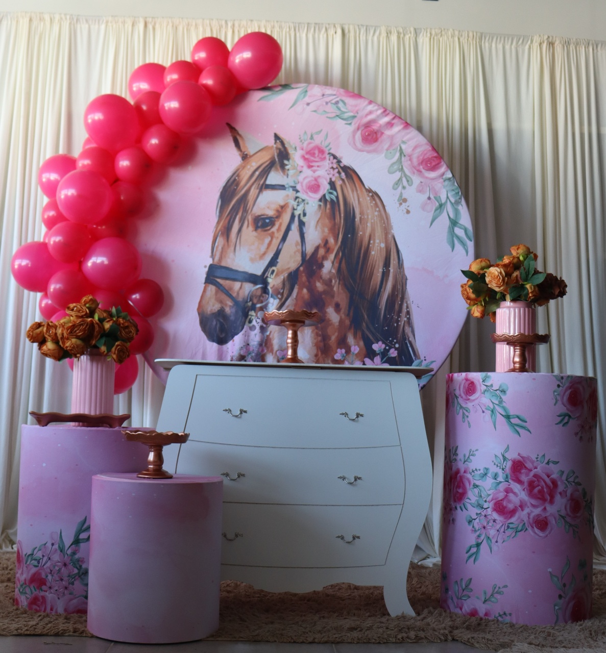 Tema Cavalo Rosa  - belas festa 