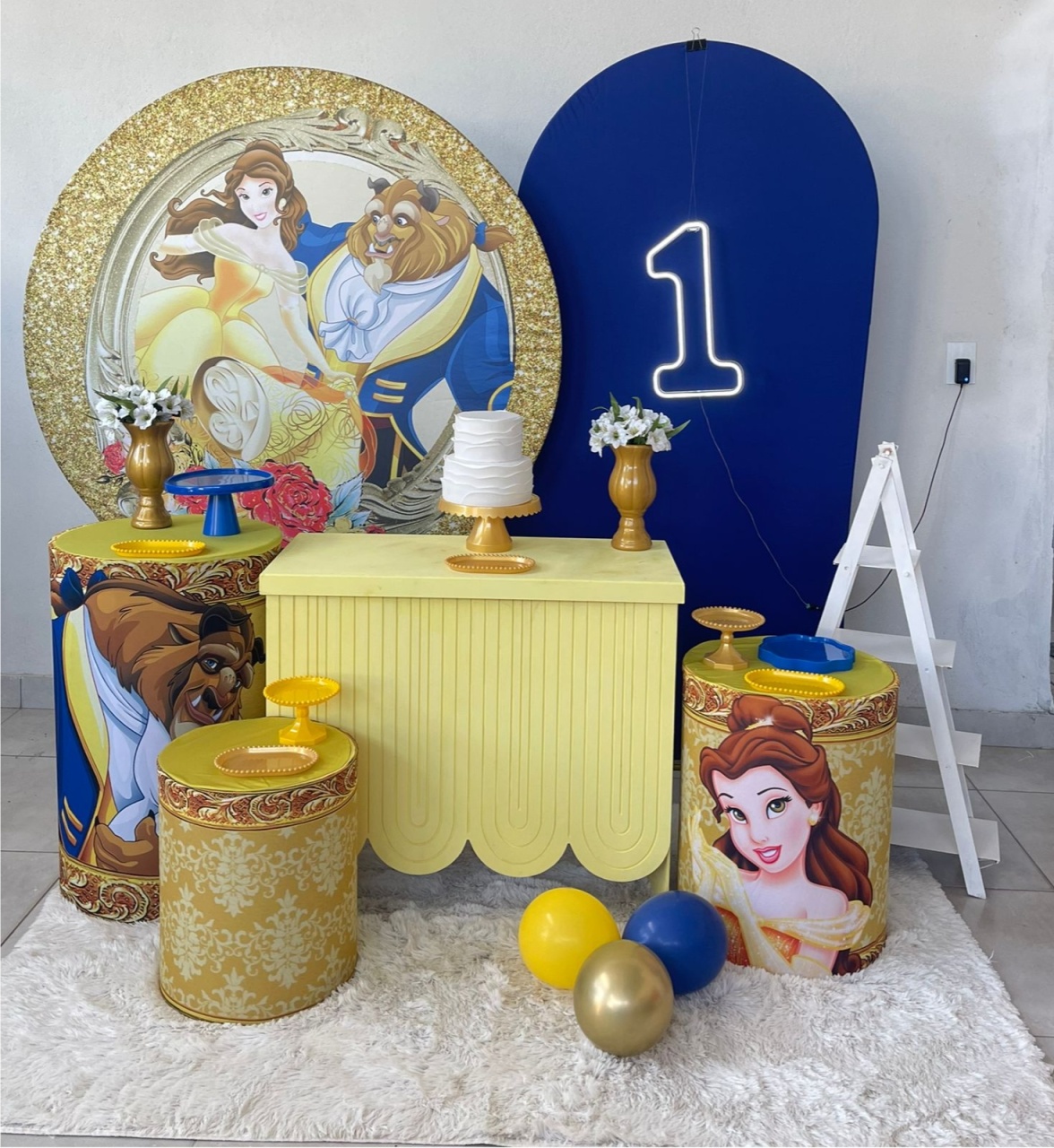 Kit Gg Bela E A Fera Com Balão  - labeladecor