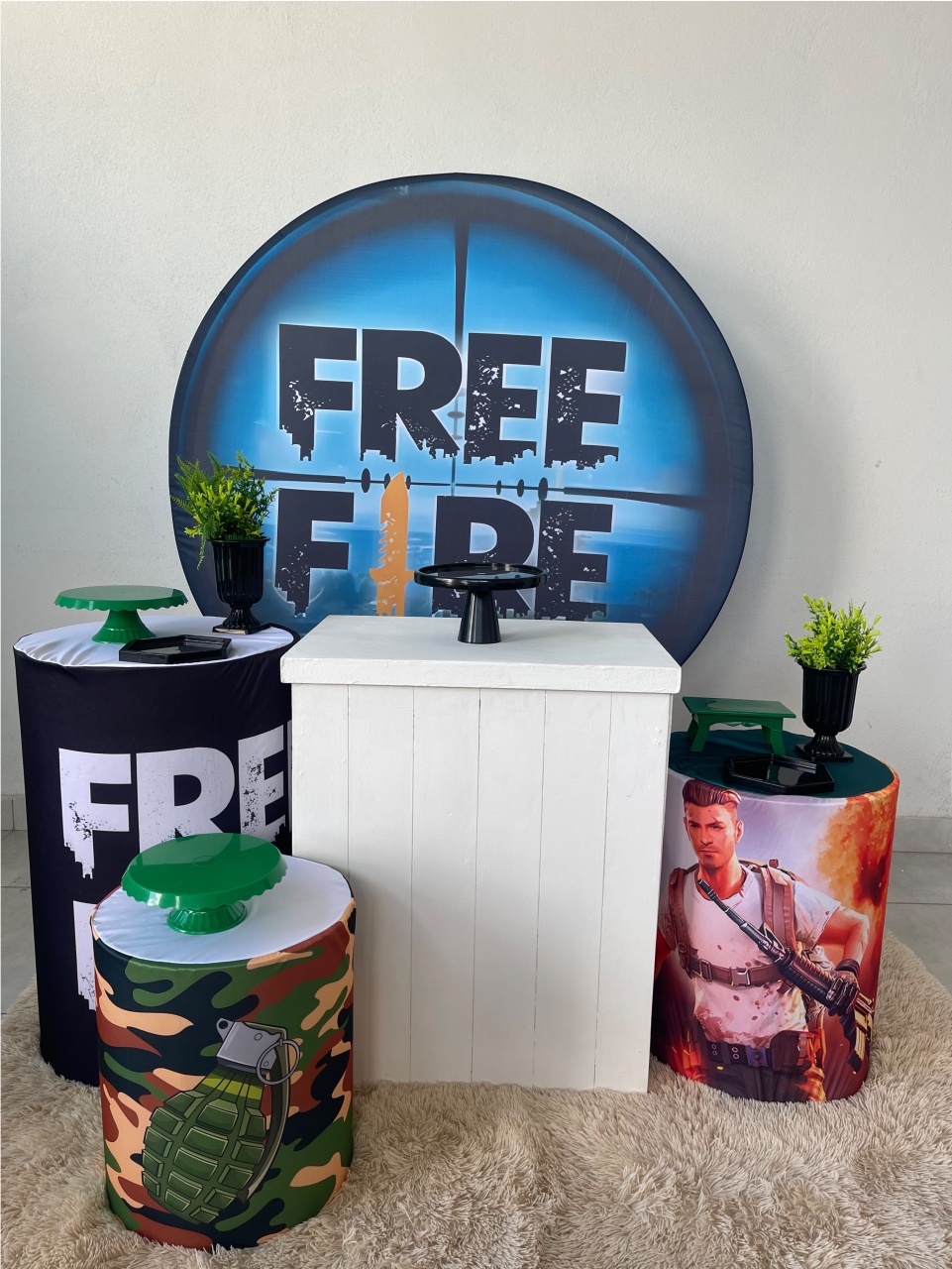 Kit M Free Fire Com Balão  - labeladecor