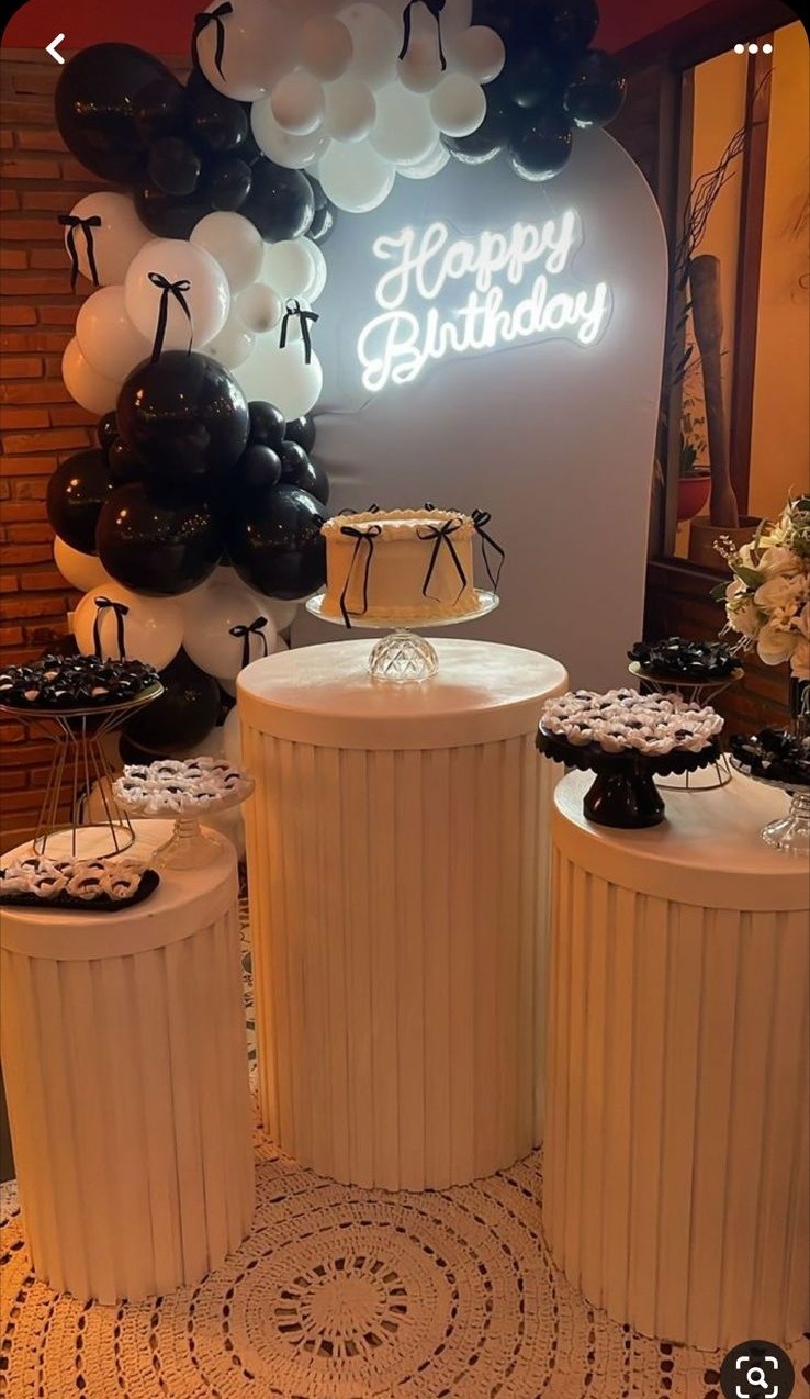 Kit P Romano Branco Preto +Led +Tapete E Balão  - labeladecor