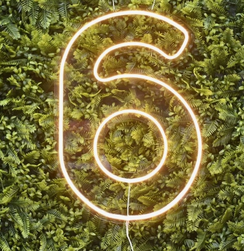 ✨ Led Número 6 - labeladecor
