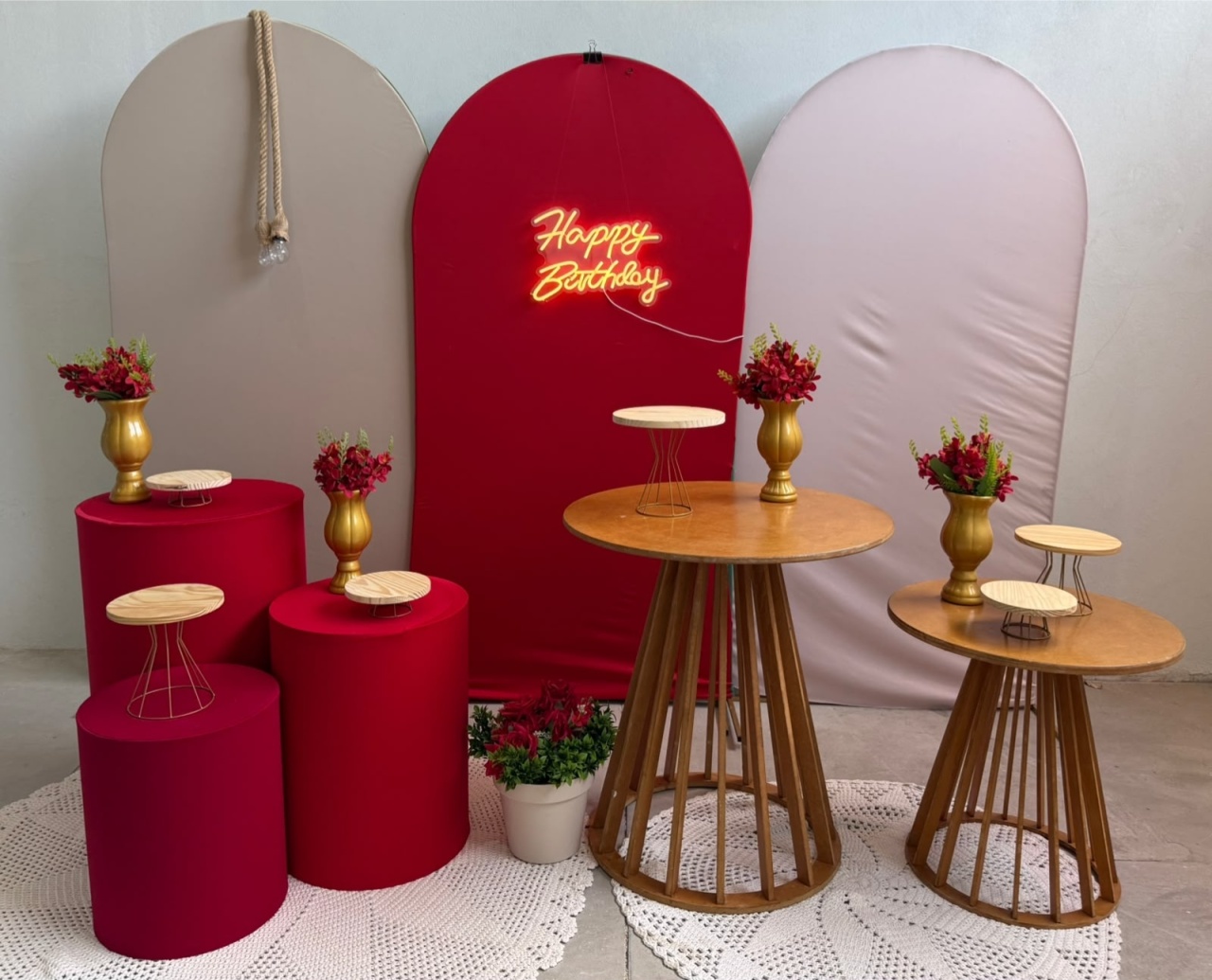 Kit G1 Romano Bege E Vermelho Com Balão - labeladecor