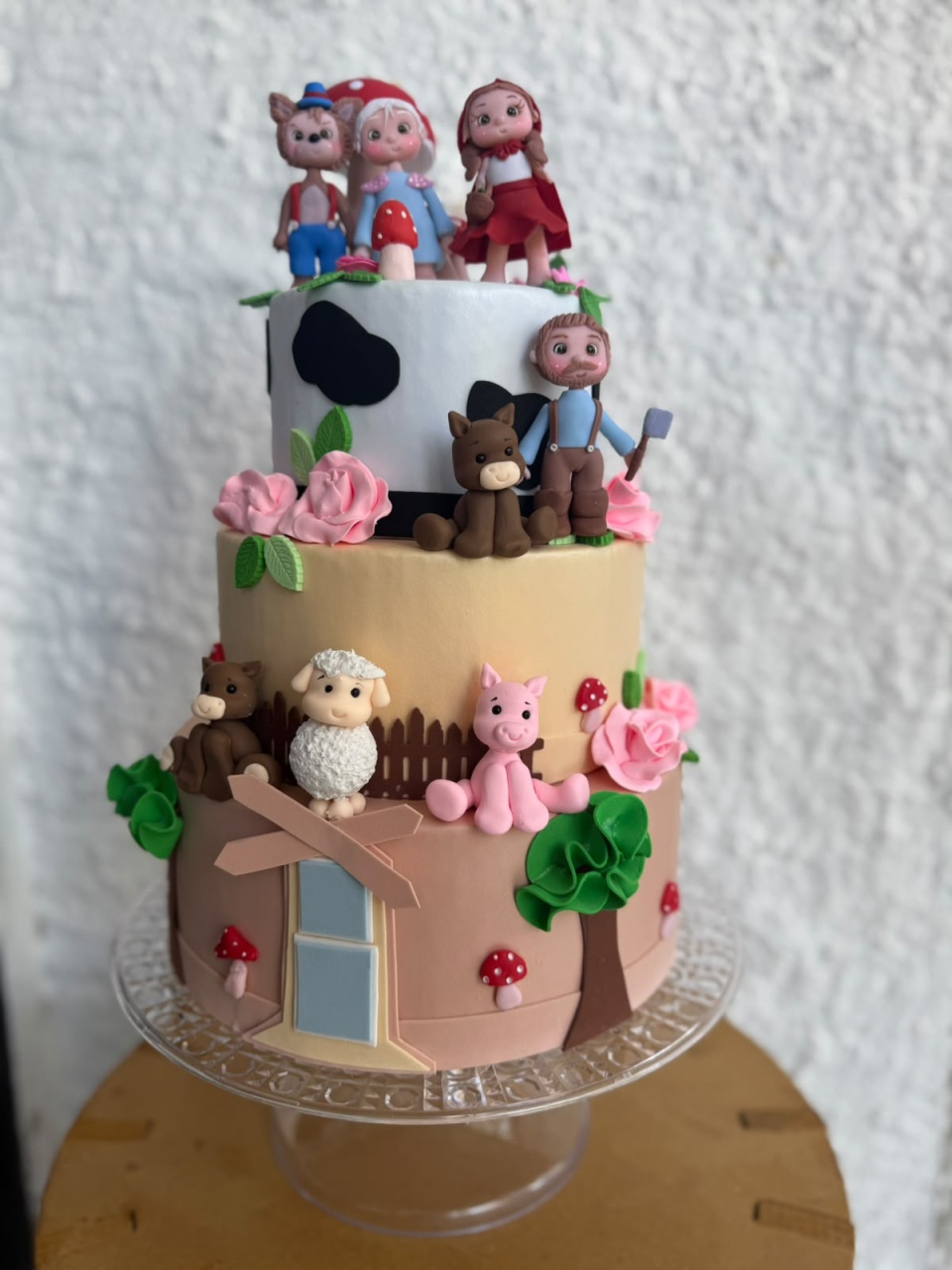 Bolo Chapeuzinho Vermelho. - Balões decor