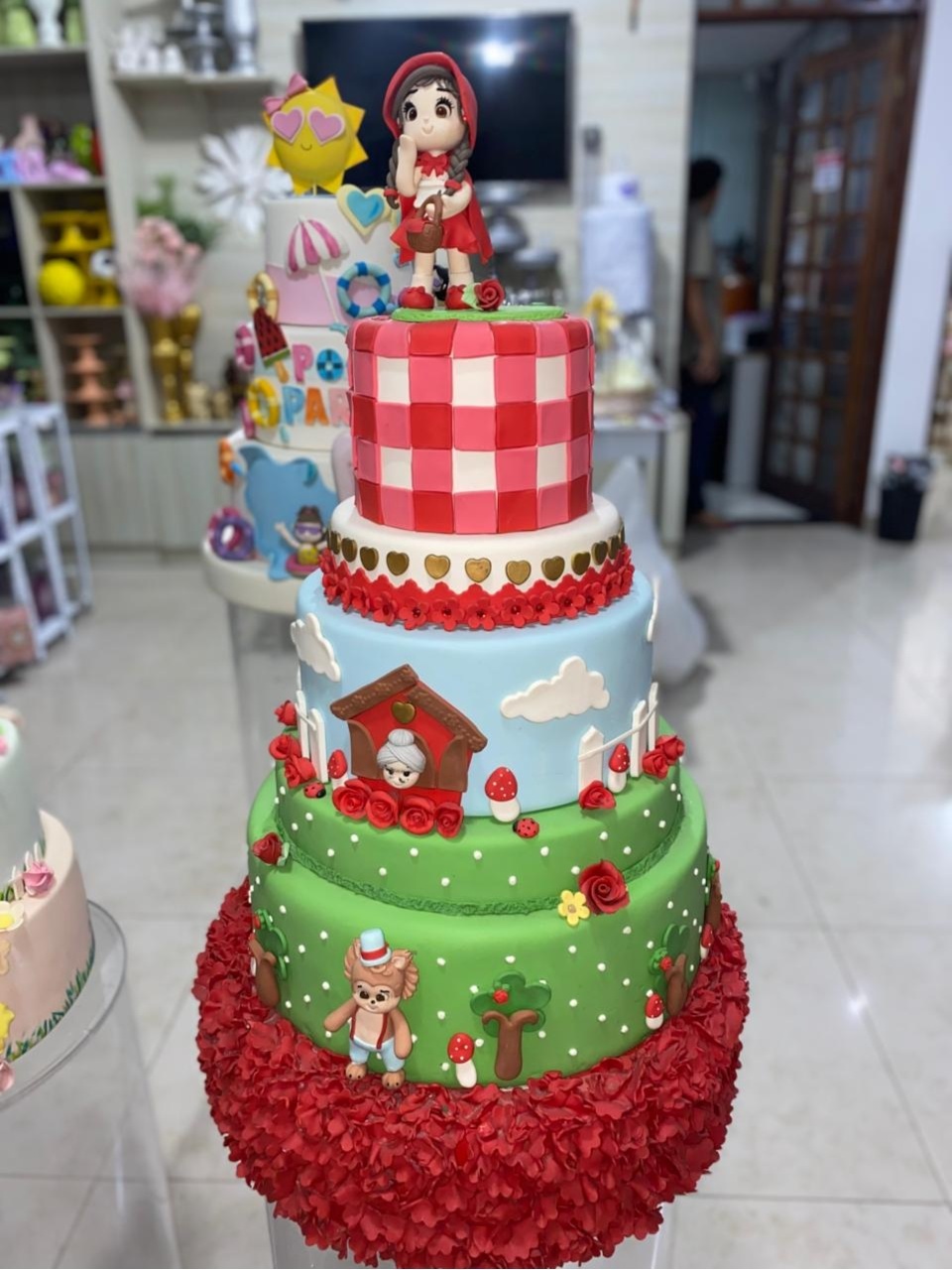 Bolo Chapeuzinho Vermelho - Balões decor