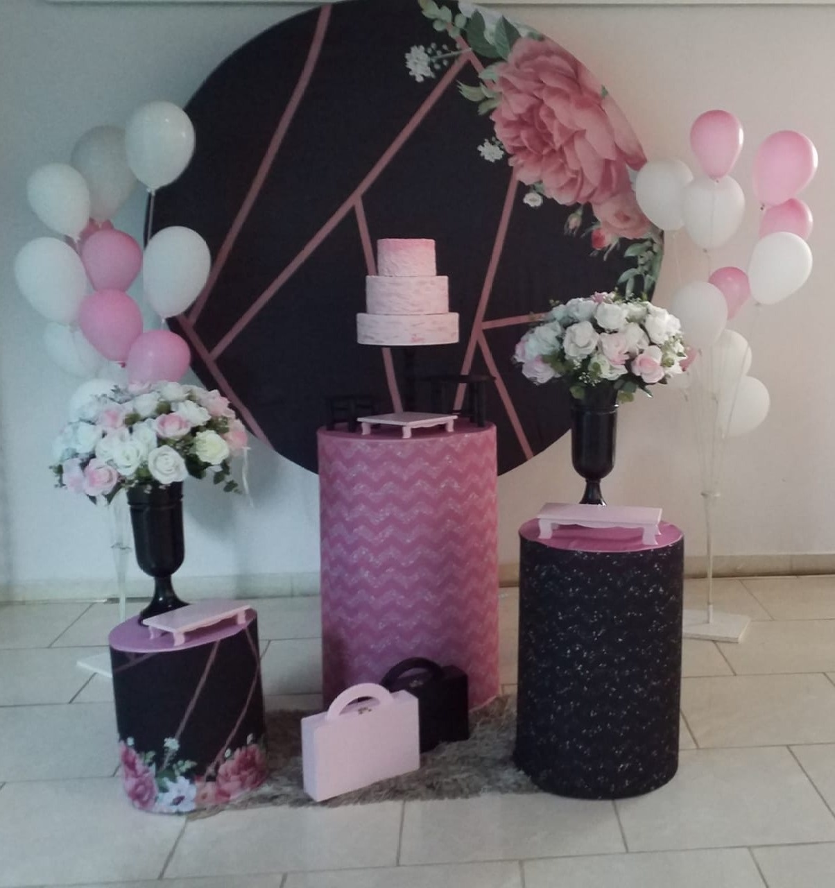 Painel Preto Floral - PEGUE E MONTE CLOTILDE ALBA