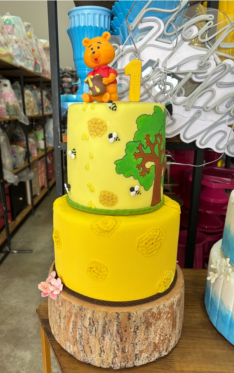 Bolo Fake Ursinho Pooh - maedecorapegueemonte