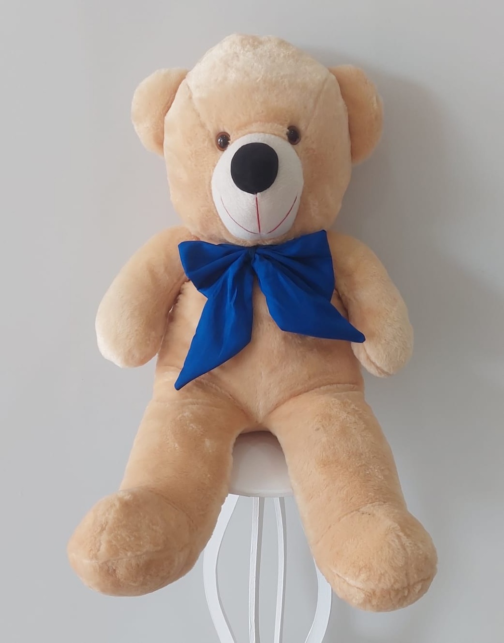 Urso Pelúcia Laço Azul Escuro  - maedecorapegueemonte