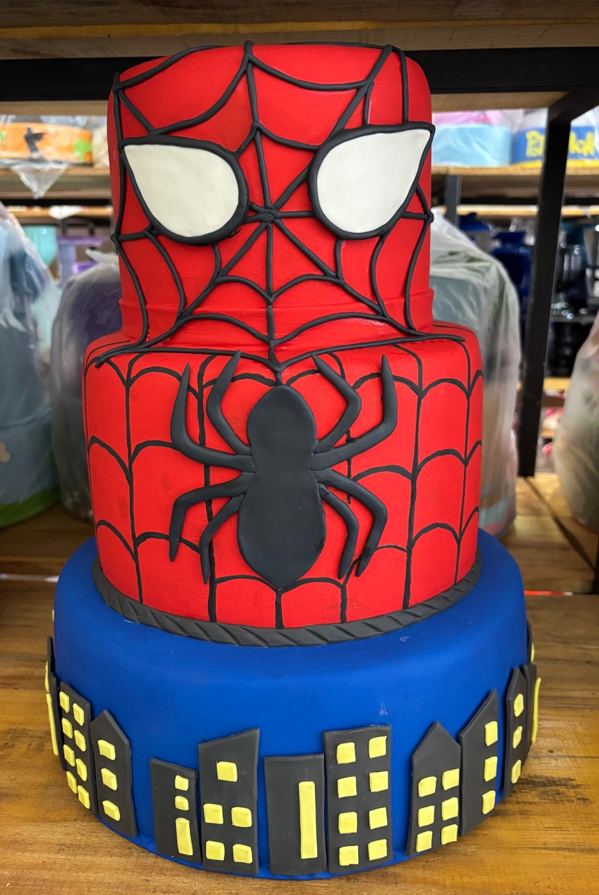 Bolo Fake Homem Aranha 🕷️  - maedecorapegueemonte