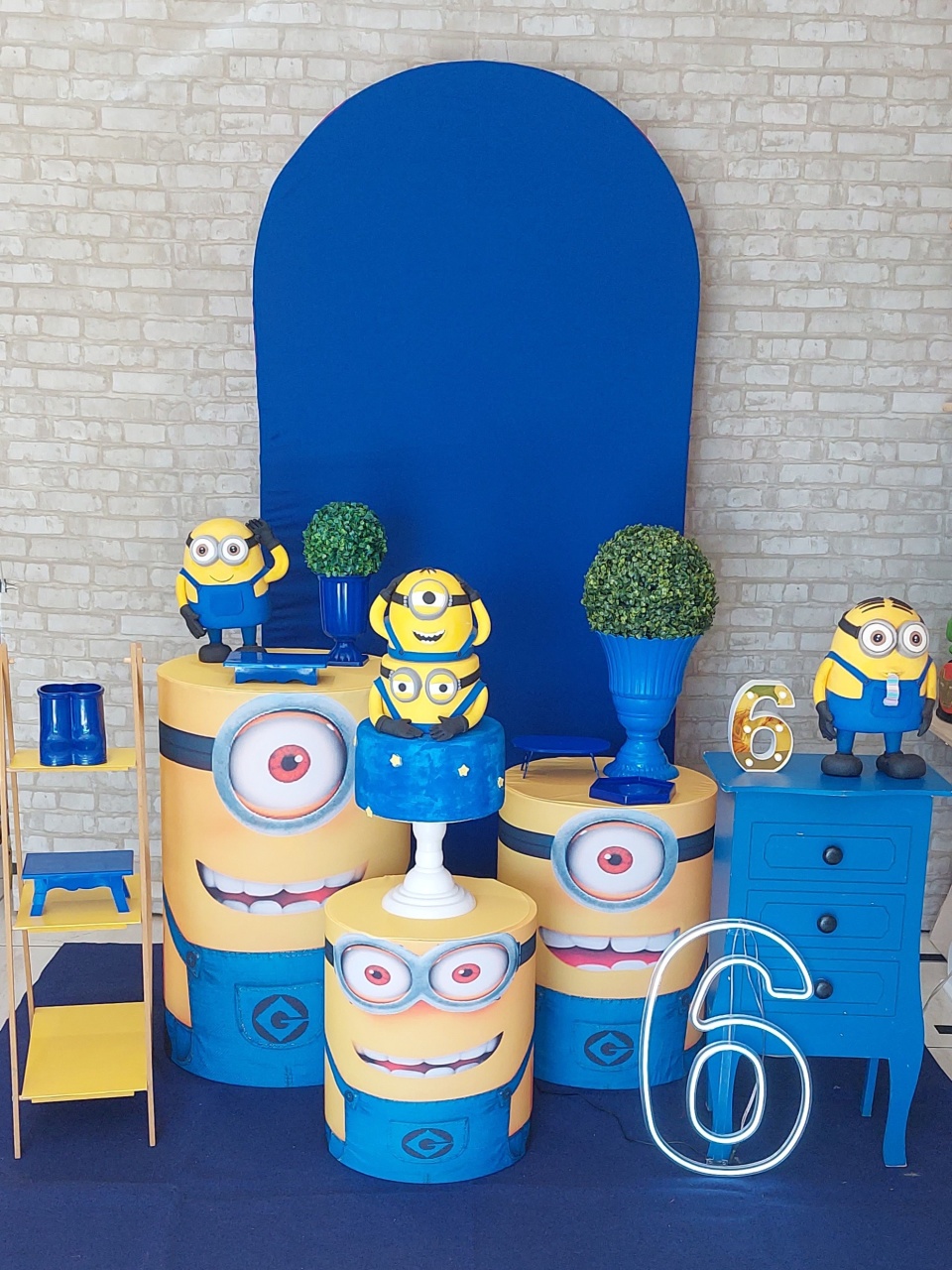 Minions G Com Painel Oval Azul  - maedecorapegueemonte