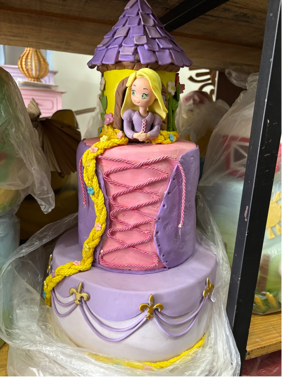 Bolo Fake Rapunzel - maedecorapegueemonte