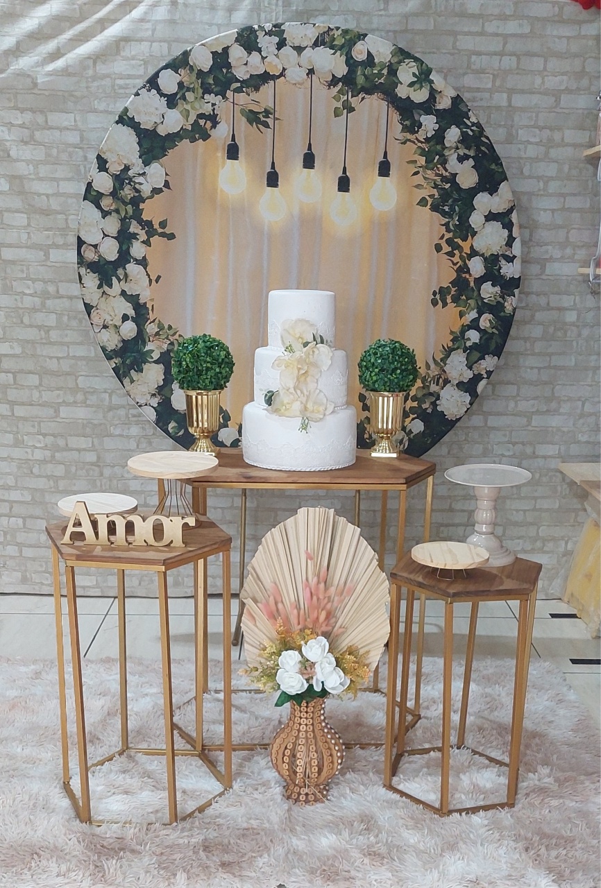 Casamento Luzes Com Mesas de Ferro - maedecorapegueemonte