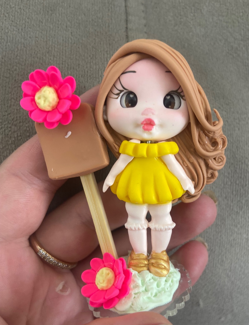 Boneca Biscut Chimarrão Vestido Amarelo  - MN Decorações 