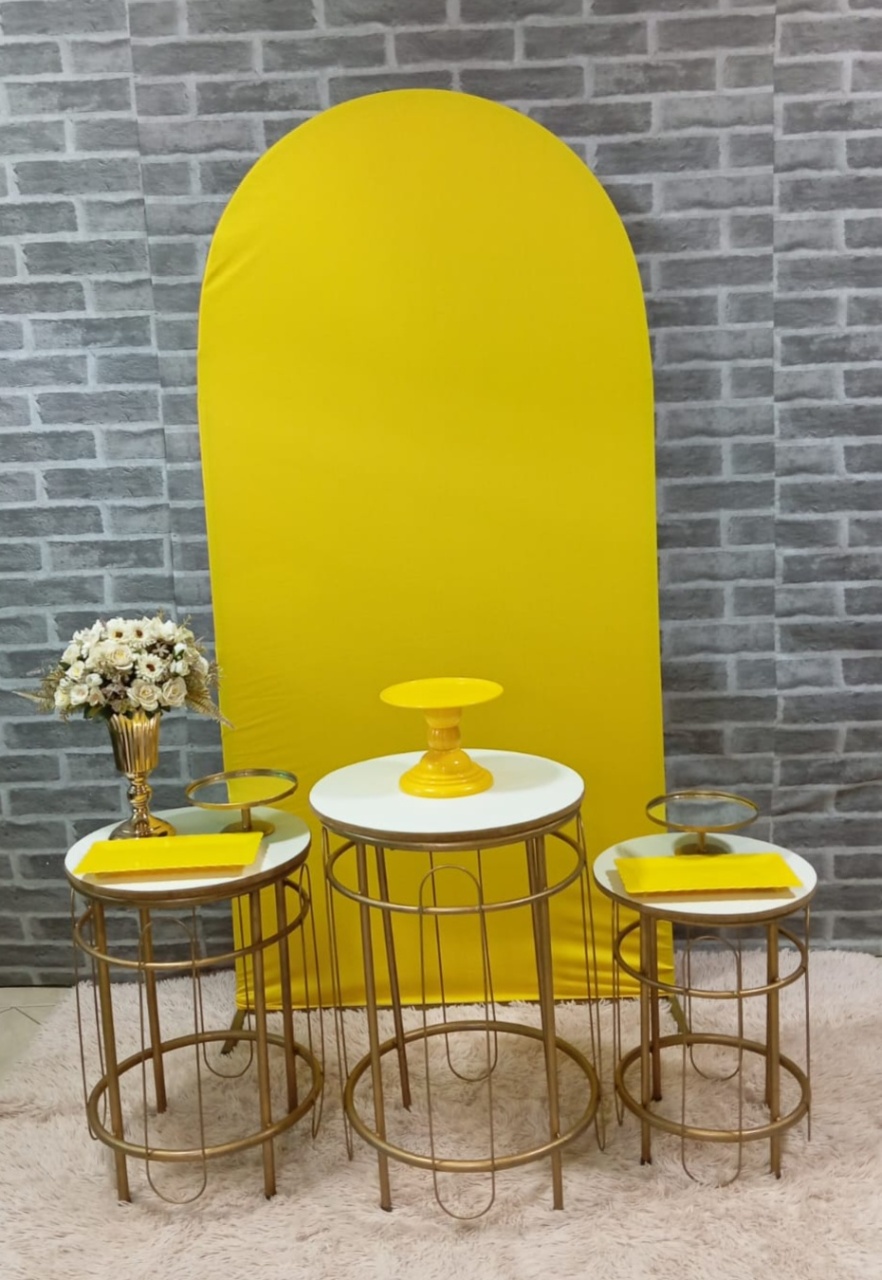 Amarelo+Mesas Redondas - MadriPegueMonte