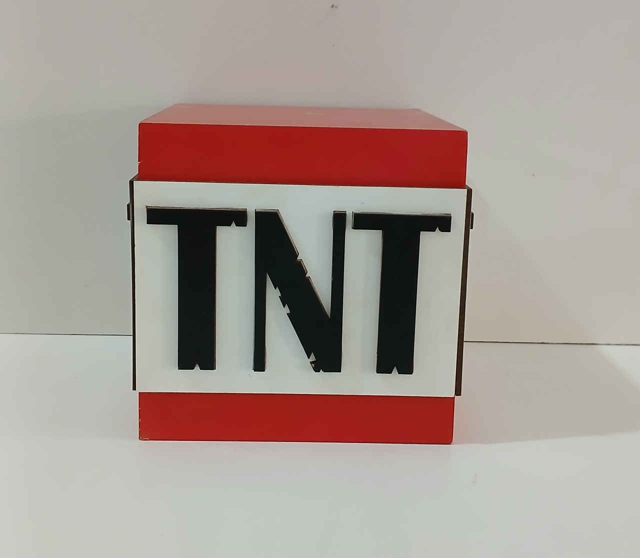 Display Bloco Tnt - Mariah locação
