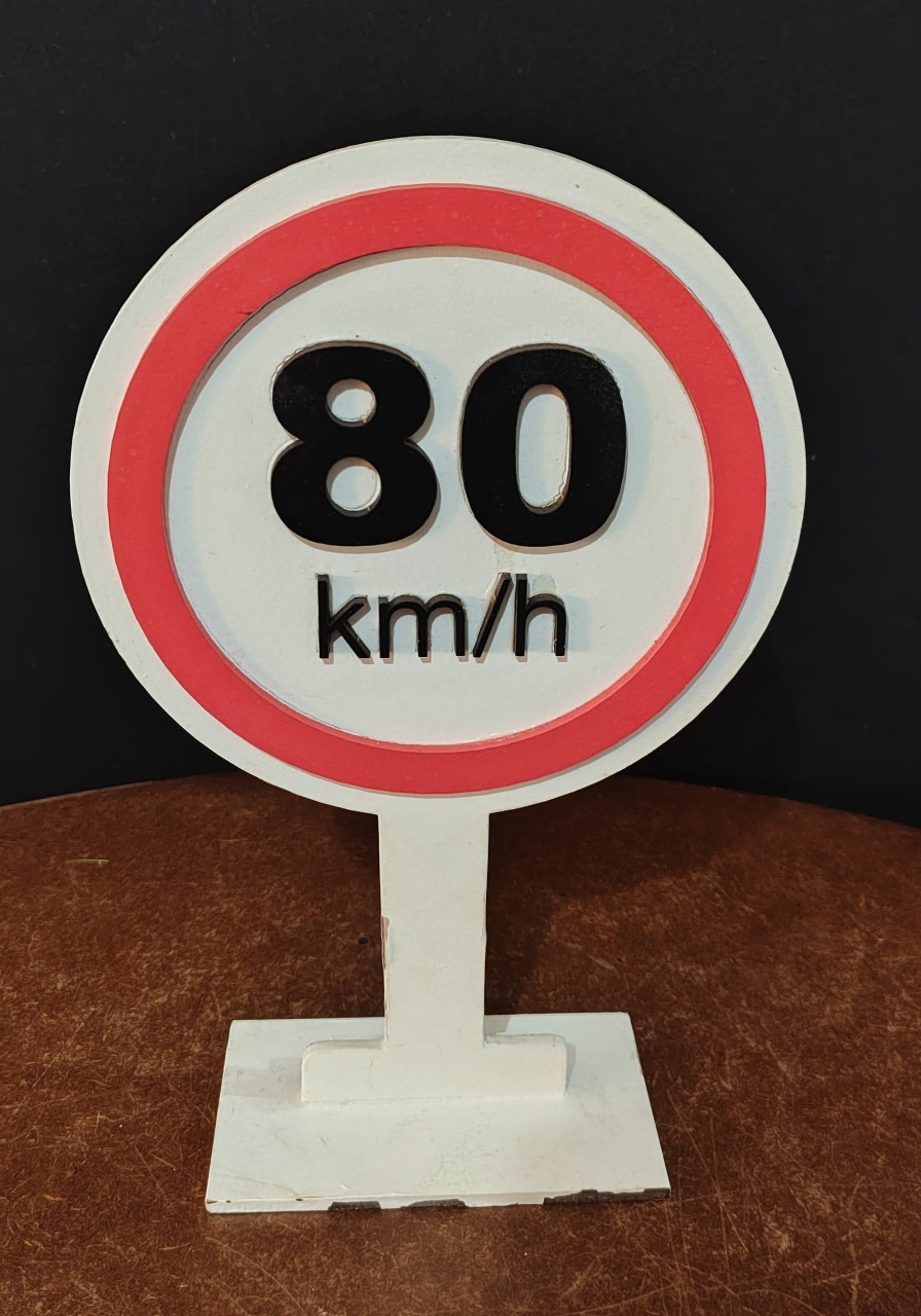 Placa Mdf 80Km - Mariah locação