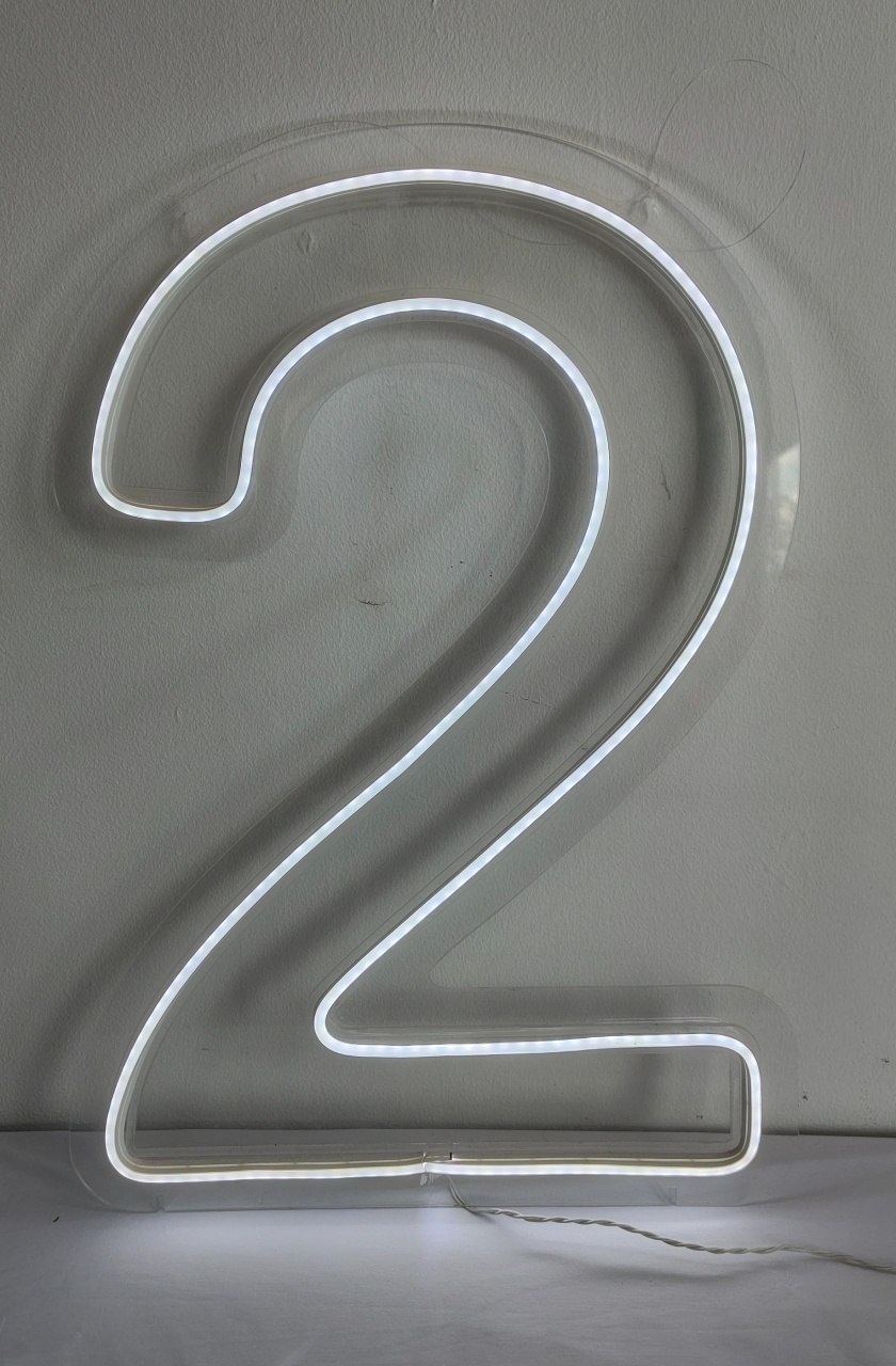 Número 2 Led  - Mariah locação