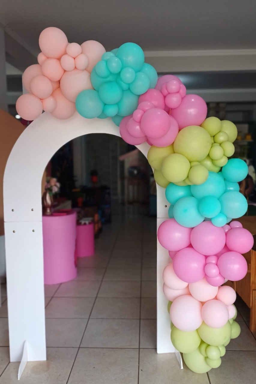Arco de Baloes Descontruido Simples Cores Não Cromadas  - Mariah locação