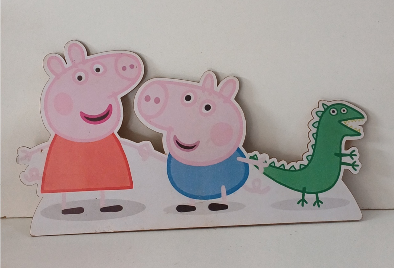 Display de Mesa Simples Pepa Pig E George - Mariah locação